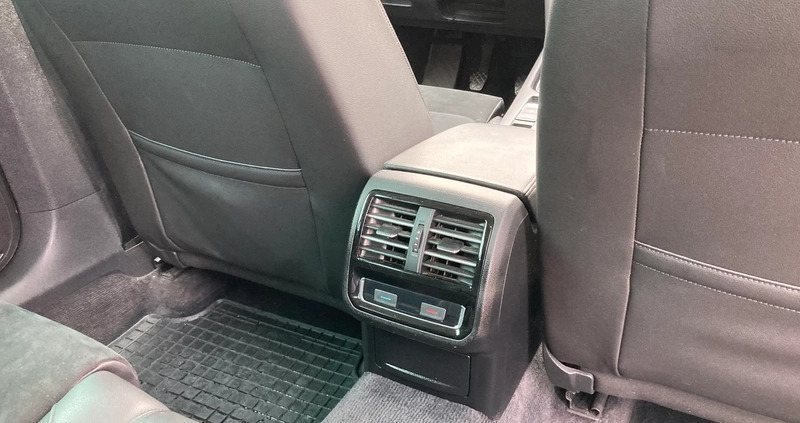 Volkswagen Passat cena 64900 przebieg: 162000, rok produkcji 2016 z Bielsk Podlaski małe 137